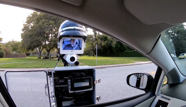 Robot z drogówki i wodorowa ciężarówka